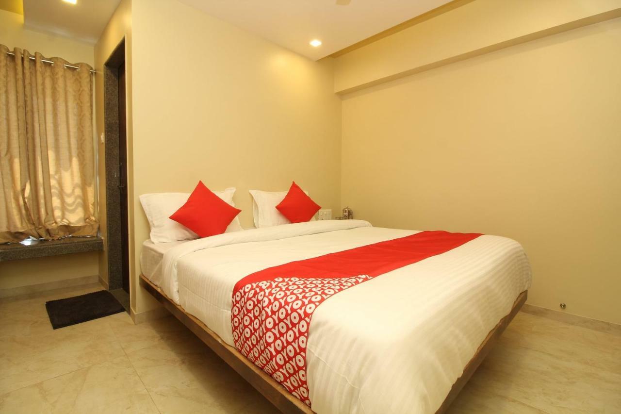 Oyo 37468 Nisha Lodging Hotell Solapur Exteriör bild