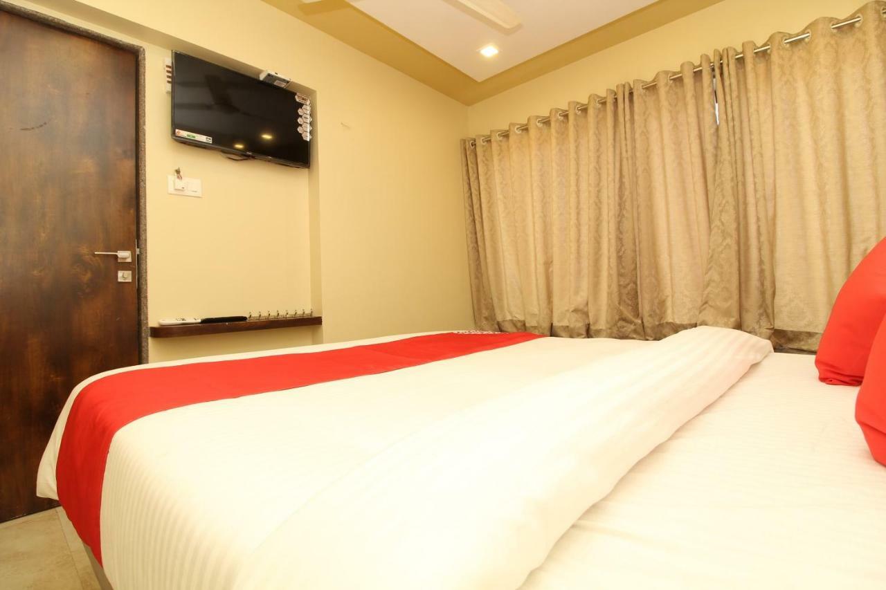 Oyo 37468 Nisha Lodging Hotell Solapur Exteriör bild